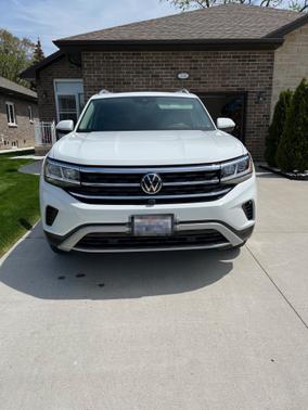 Photo 2 of 13 of 2021 Volkswagen Atlas 3.6L SEL Premium
